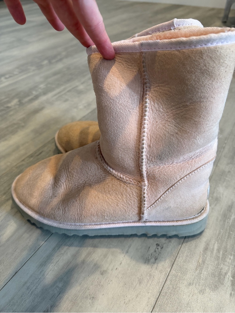 UGG Classic Short Boots in Pale Pink Beige